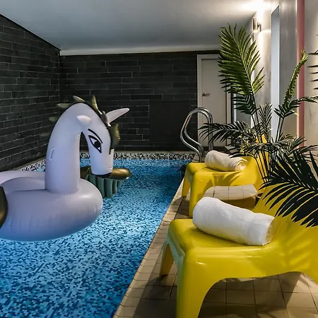 Dome House 3*