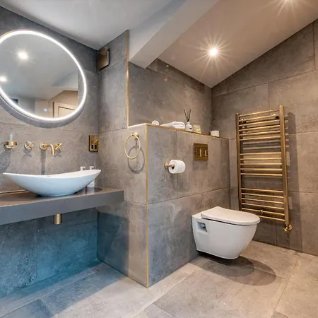 The Dome House 4*