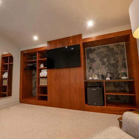 The Dome House 4*
